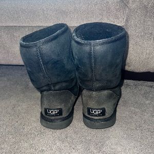 BLACK CLASSIC SHORT UGG WOMENS SIZE 7!